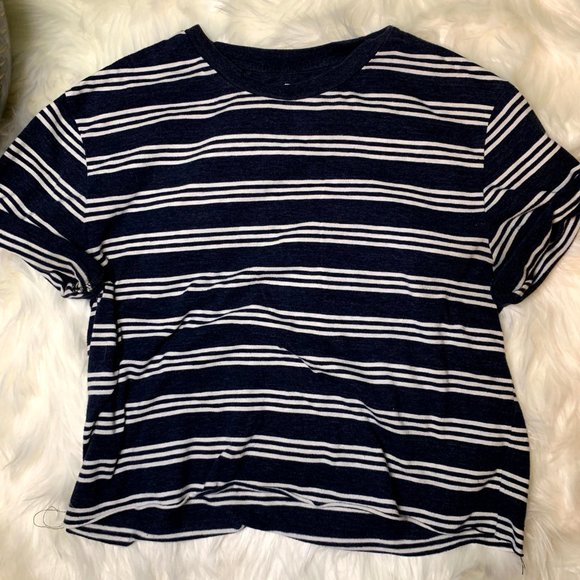 ⥈S O L D⥈ Oversize Cropped Shirt - Picture 2 of 4